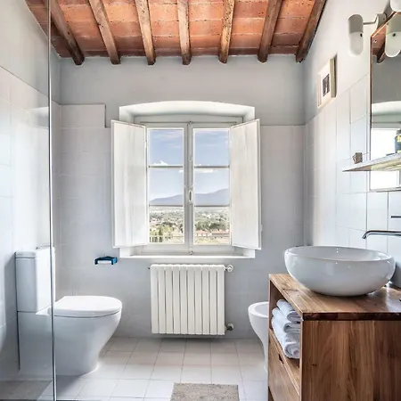 Con Magnifica Vista E Piscina Lukka